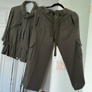 Olive green cargo pants suit!  worn once.  very cute!  Workshop 🪖🐸🍀🫒